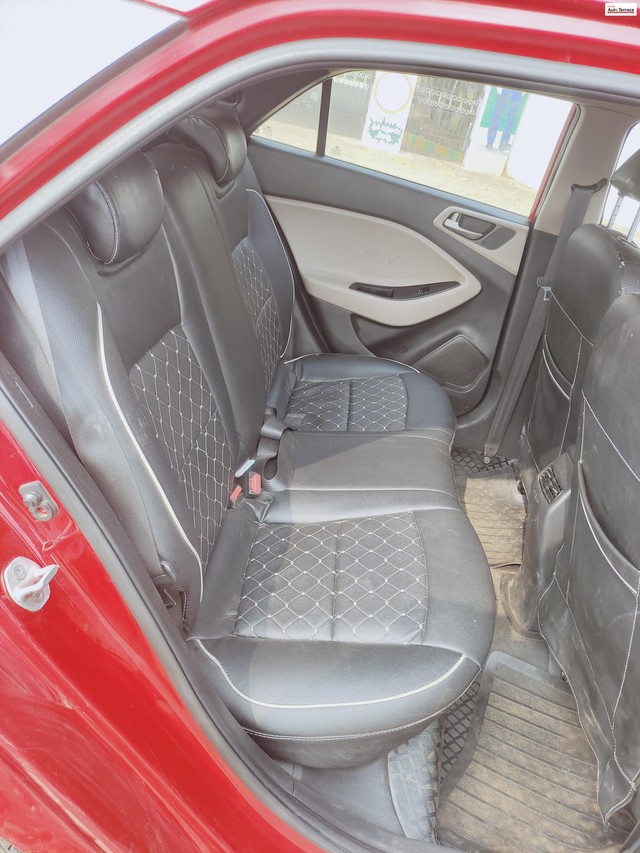 Second-hand 2015 Hyundai i20 Asta 1.4 CRDi for sale in Nellore-4