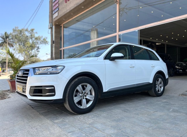 Second-hand 2016 Audi Q7 45 TDI Quattro Premium Plus for sale in Bangalore-5
