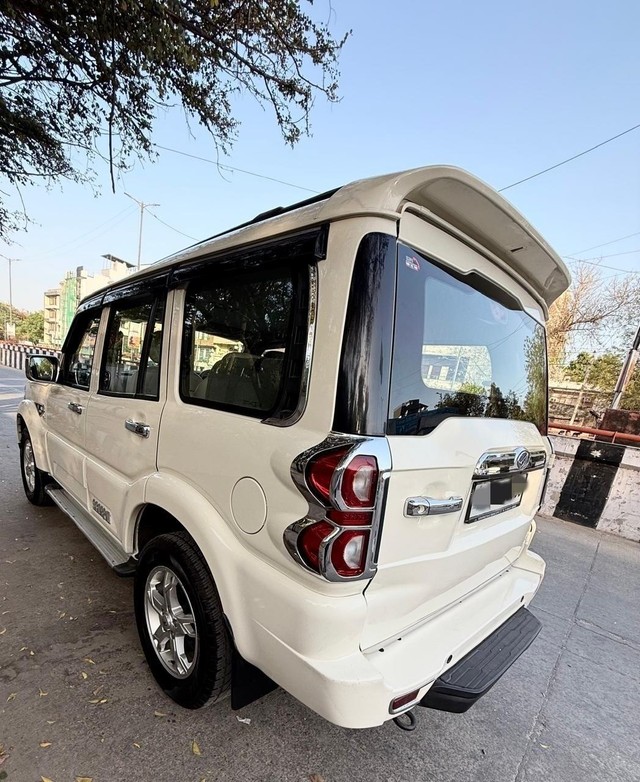 Second-hand 2022 Mahindra Scorpio S5 for sale in New Delhi-6