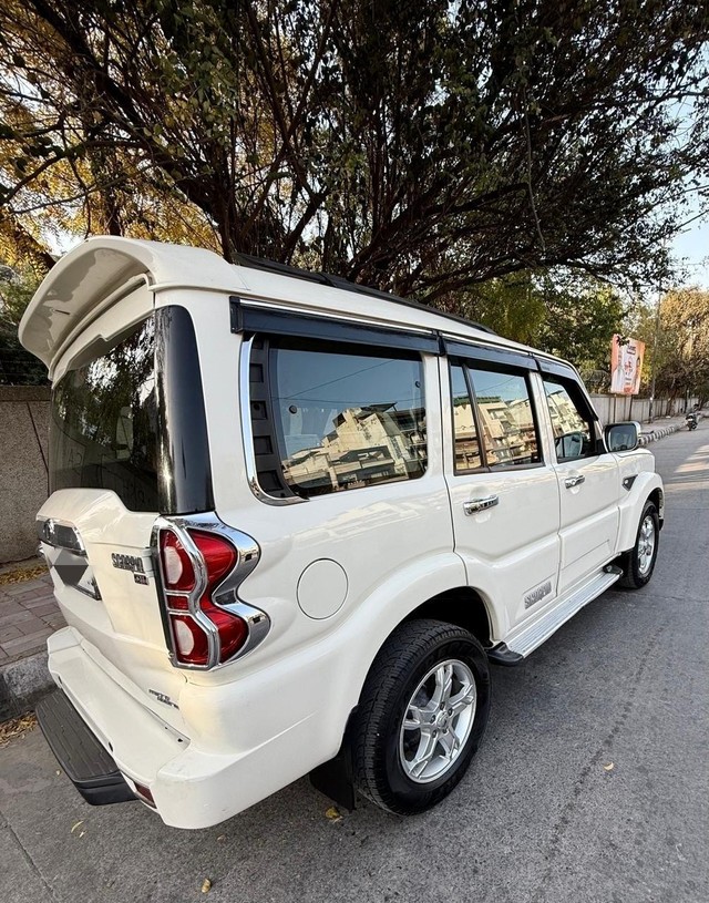 Second-hand 2022 Mahindra Scorpio S5 for sale in New Delhi-5