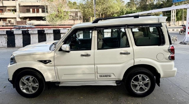 Second-hand 2022 Mahindra Scorpio S5 for sale in New Delhi-4