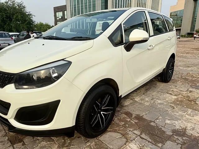 Second-hand 2020 Mahindra Marazzo M4 for sale in New Delhi-7