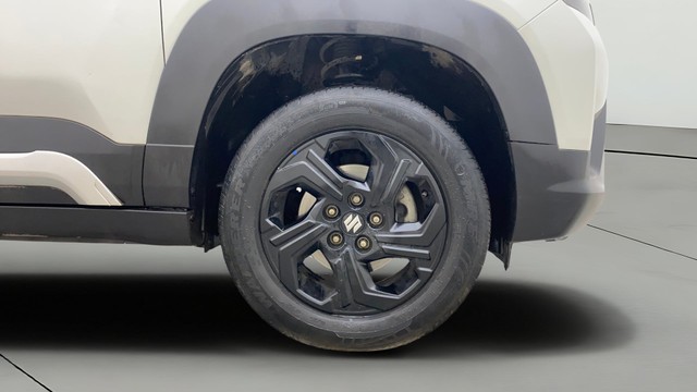 Second-hand 2023 Maruti Brezza Zxi CNG for sale in Hyderabad-24