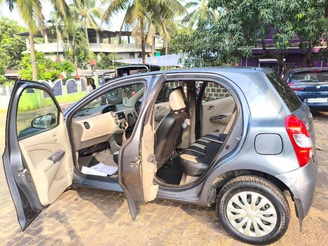 Second-hand 2014 Toyota Etios Liva G for sale in Goa-4