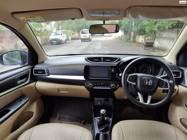 Second-hand 2023 Honda Amaze 2nd Gen VX for sale in Surat-11