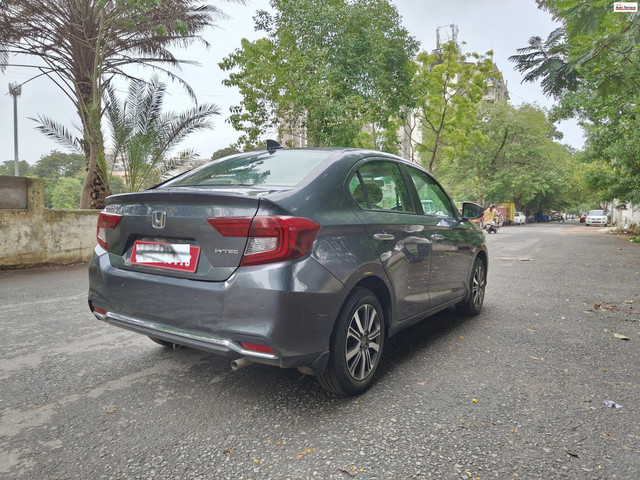 Second-hand 2023 Honda Amaze 2nd Gen VX for sale in Surat-4