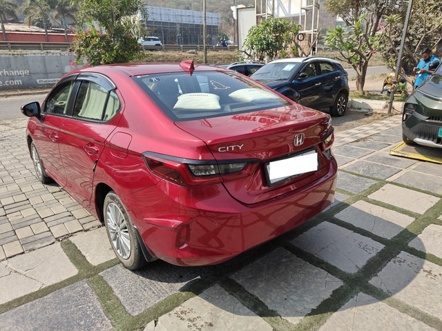 Second-hand 2022 Honda City V MT for sale in Pune-7