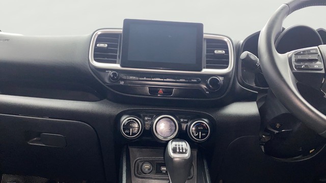 Second-hand 2019 Hyundai Venue SX Turbo BSIV for sale in Kochi-22