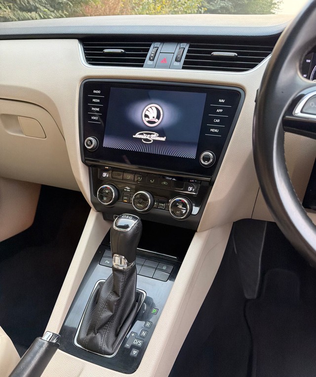 Second-hand 2020 Skoda Octavia 1.8 TSI AT L K for sale in New Delhi-16