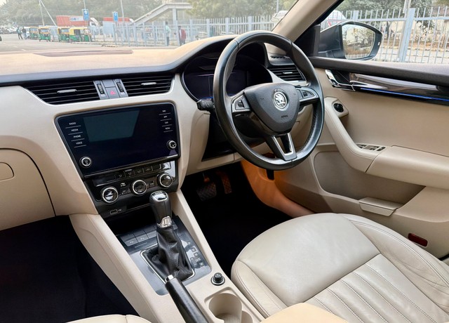 Second-hand 2020 Skoda Octavia 1.8 TSI AT L K for sale in New Delhi-12
