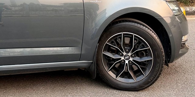 Second-hand 2020 Skoda Octavia 1.8 TSI AT L K for sale in New Delhi-7