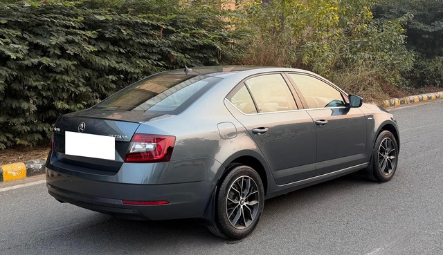 Second-hand 2020 Skoda Octavia 1.8 TSI AT L K for sale in New Delhi-2