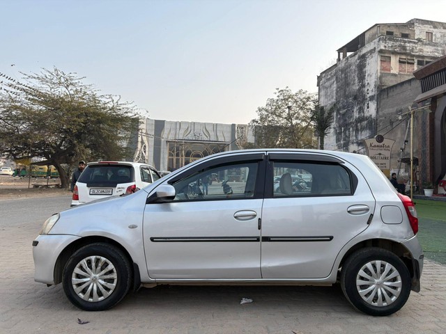 Second-hand 2014 Toyota Etios Liva Petrol TRD Sportivo for sale in New Delhi-4