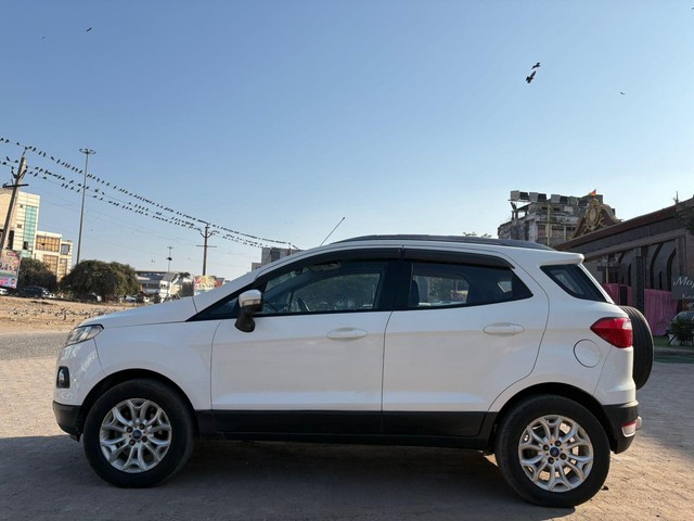 Second-hand 2015 Ford Ecosport 1.5 Ti VCT MT Titanium for sale in New Delhi-3