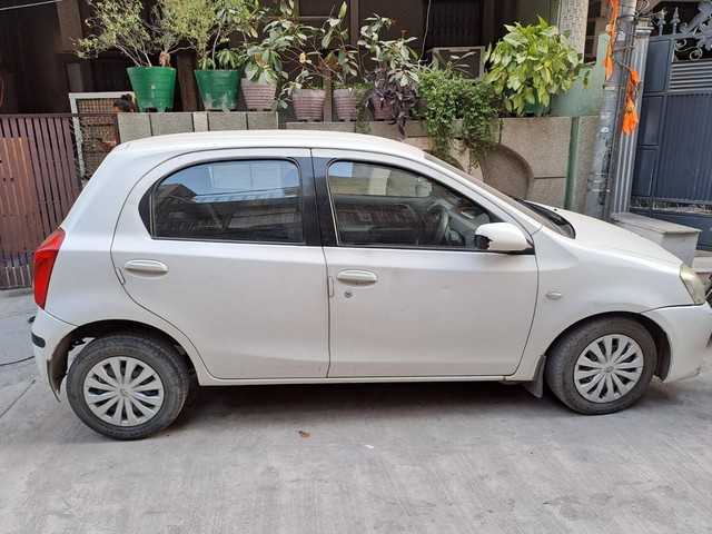 Second-hand 2011 Toyota Etios Liva G for sale in New Delhi-3