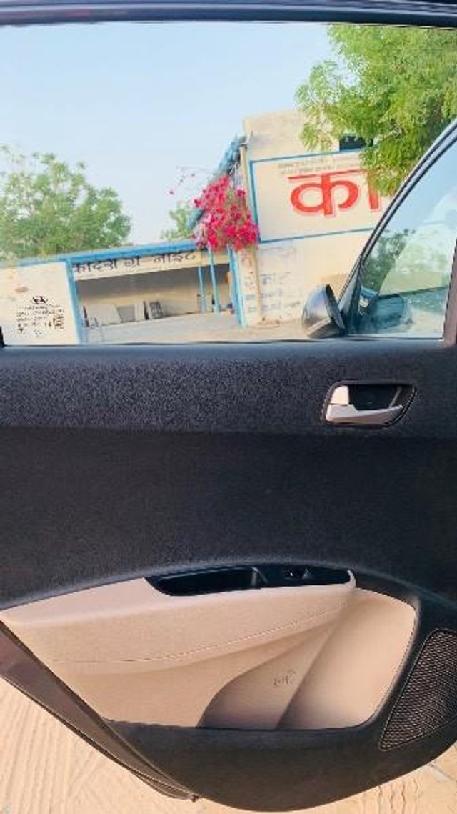 Second-hand 2016 Hyundai Grand i10 Sportz for sale in Churu-4