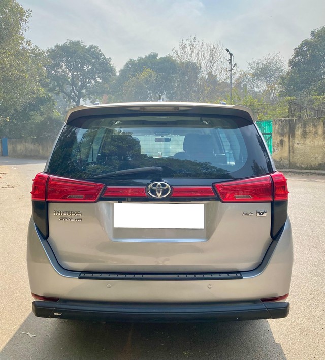 Second-hand 2018 Toyota Innova Crysta 2.4 VX MT 8S BSIV for sale in New Delhi-2