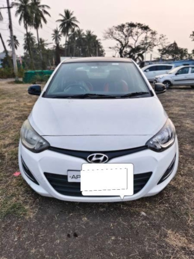 Second-hand 2014 Hyundai i20 Magna 1.4 CRDi (Diesel) for sale in Krishna-3