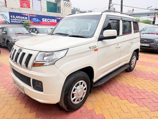 Second-hand 2017 Mahindra TUV 300 T6 for sale in Gorakhpur-8