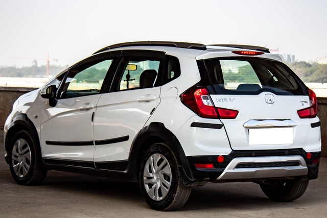 Second-hand 2017 Honda WR-V i-VTEC S for sale in Ahmedabad-3