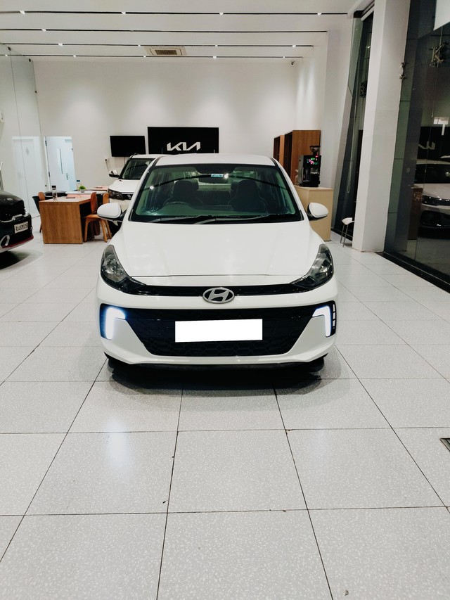 Second-hand 2024 Hyundai Aura S CNG for sale in Jaipur-3