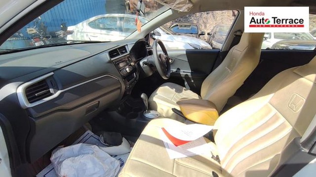 Second-hand 2017 Honda Brio VX AT for sale in Pune-3