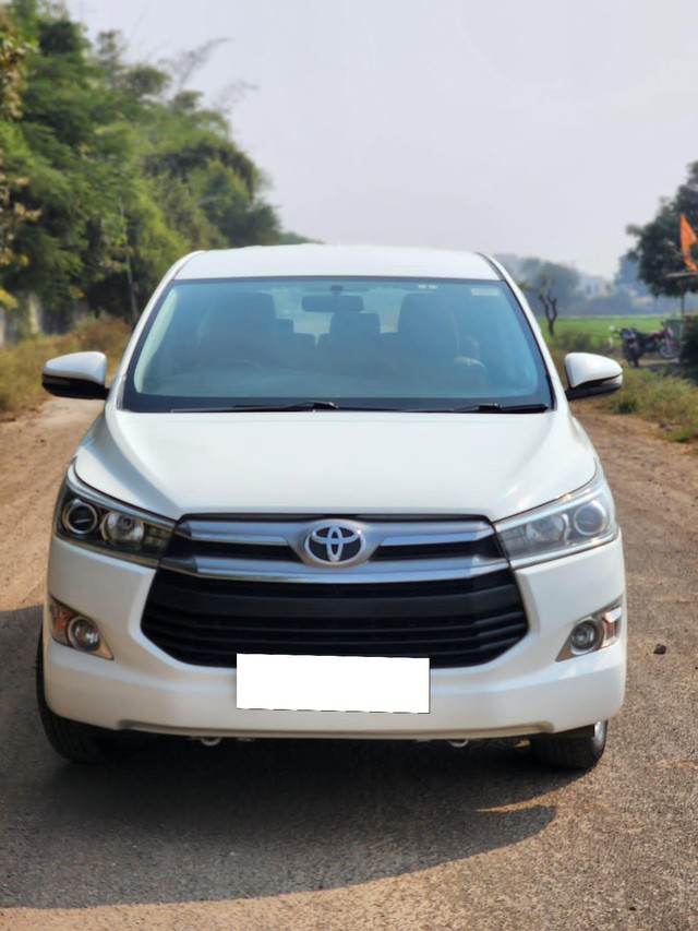 Second-hand 2017 Toyota Innova Crysta 2.4 VX MT BSIV for sale in Nashik-3