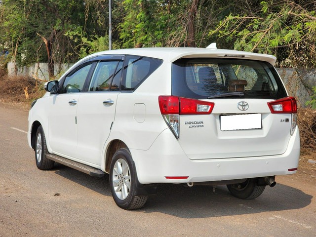 Second-hand 2017 Toyota Innova Crysta 2.4 VX MT BSIV for sale in Nashik-7