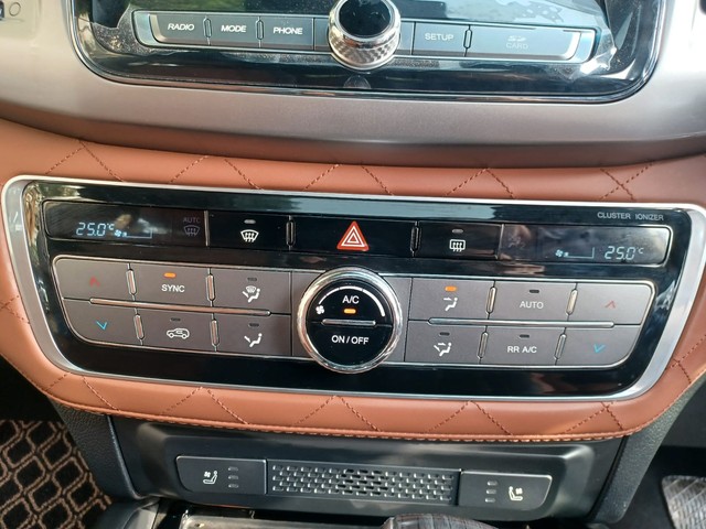 Second-hand 2021 Mahindra Alturas G4 4X4 AT for sale in Mumbai-9