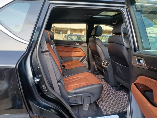 Second-hand 2021 Mahindra Alturas G4 4X4 AT for sale in Mumbai-8