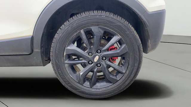 Second-hand 2021 Mahindra XUV300 W8 BSVI for sale in Bangalore-27