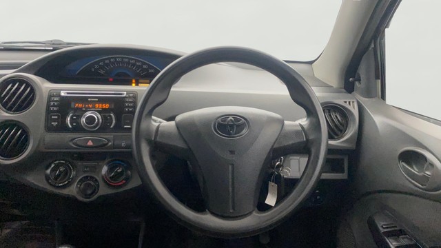 Second-hand 2013 Toyota Etios Liva GD for sale in Lucknow-2