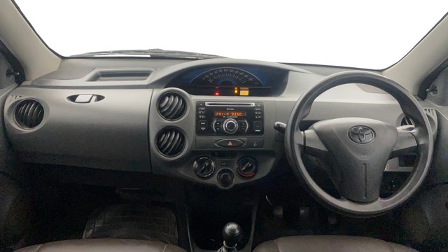 Second-hand 2013 Toyota Etios Liva GD for sale in Lucknow-21