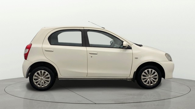 Second-hand 2013 Toyota Etios Liva GD for sale in Lucknow-12