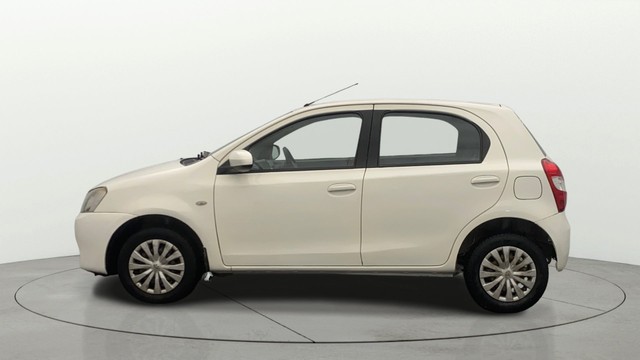 Second-hand 2013 Toyota Etios Liva GD for sale in Lucknow-16