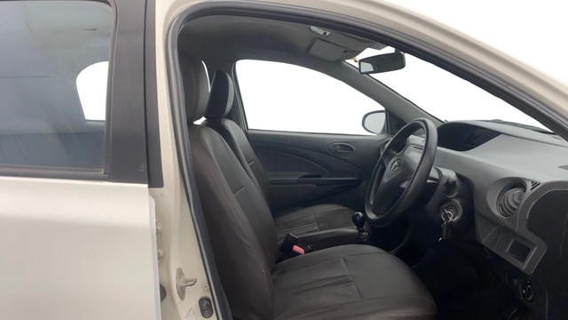 Second-hand 2013 Toyota Etios Liva GD for sale in Lucknow-25