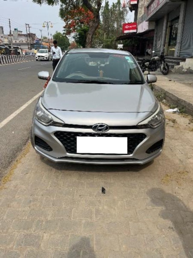 Second-hand 2018 Hyundai i20 1.2 Magna Executive for sale in Gorakhpur-2
