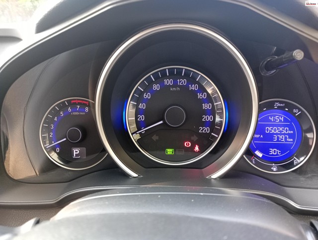 Second-hand 2021 Honda Jazz V CVT for sale in Kochi-4