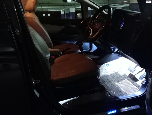 Second-hand 2021 Honda Jazz V CVT for sale in Kochi-11