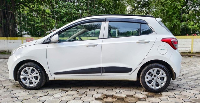 Second-hand 2016 Hyundai Grand i10 Sportz for sale in Nashik-2