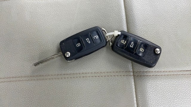 Second-hand 2013 Volkswagen Polo Petrol Highline 1.2L for sale in Ahmedabad-21