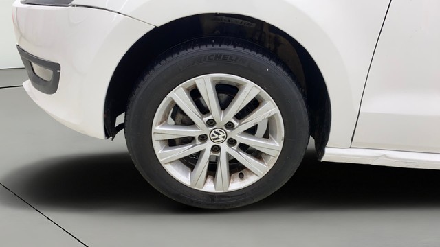 Second-hand 2013 Volkswagen Polo Petrol Highline 1.2L for sale in Ahmedabad-25