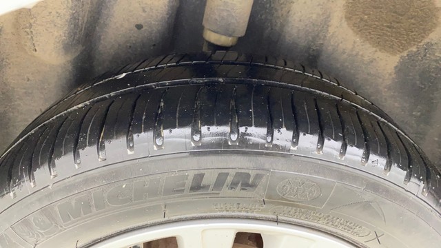 Second-hand 2013 Volkswagen Polo Petrol Highline 1.2L for sale in Ahmedabad-29