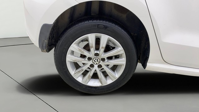 Second-hand 2013 Volkswagen Polo Petrol Highline 1.2L for sale in Ahmedabad-24