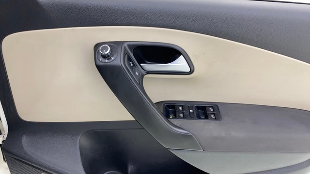 Second-hand 2013 Volkswagen Polo Petrol Highline 1.2L for sale in Ahmedabad-17