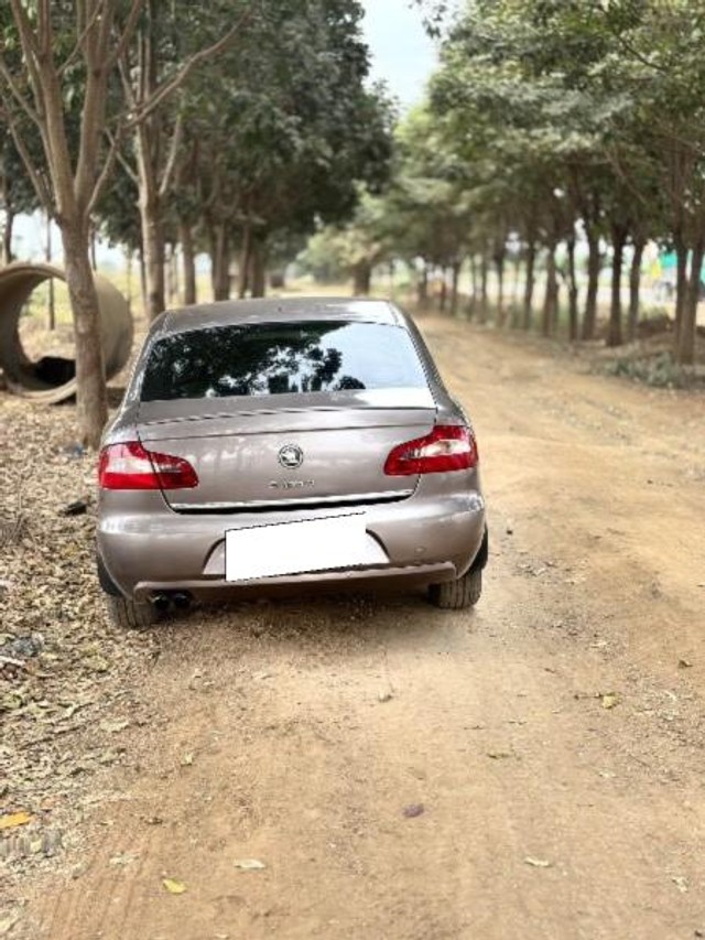 Second-hand 2012 Skoda Superb Elegance 2.0 TDI MT for sale in Mangalagiri-1