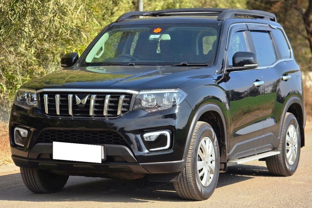 Second-hand 2023 Mahindra Scorpio S for sale in Nashik-12