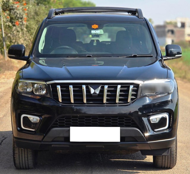 Second-hand 2023 Mahindra Scorpio S for sale in Nashik-3