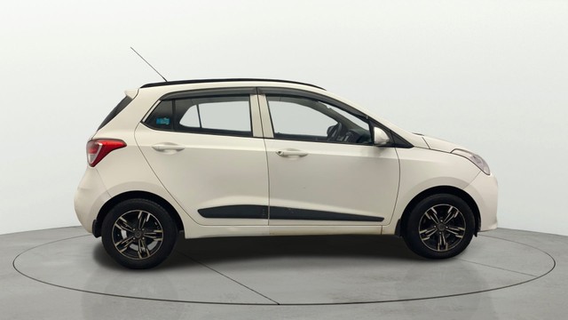 Second-hand 2018 Hyundai Grand i10 1.2 Kappa Sportz BSIV for sale in Kochi-1