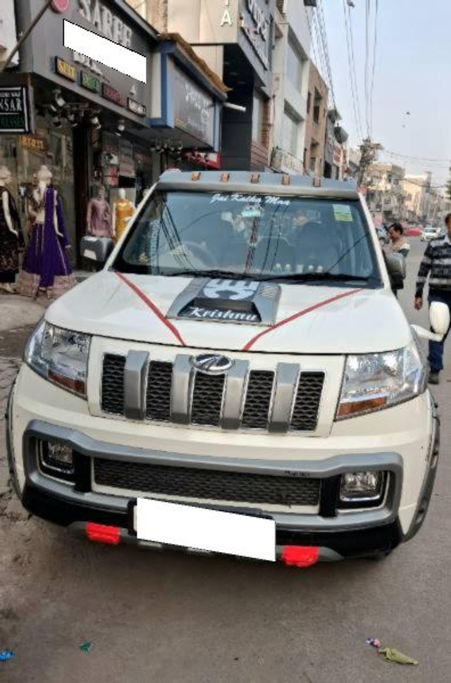 Second-hand 2018 Mahindra TUV 300 T8 for sale in New Delhi-0